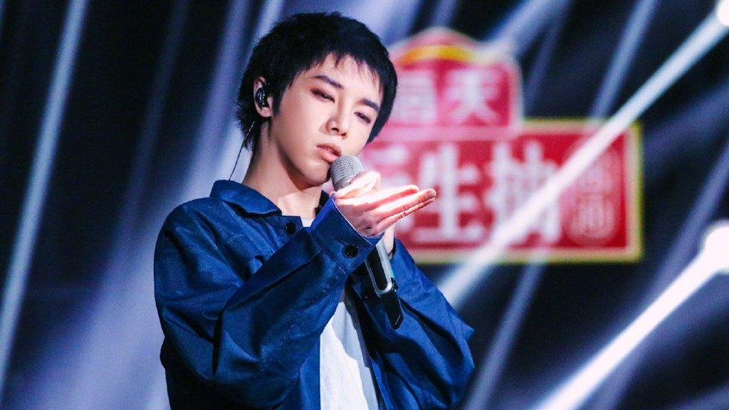 周深歌聲中的溫馨日常，音符里的故事與情感