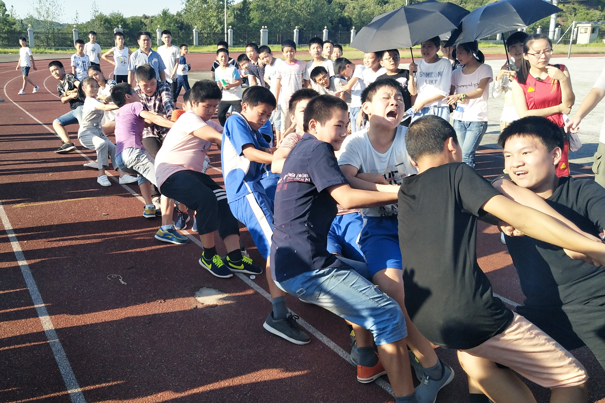 熱血沸騰的瞬間，一場(chǎng)精彩的拔河比賽！