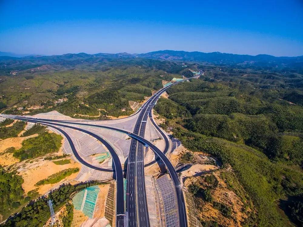 紫惠高速建設(shè)進(jìn)展與小巷獨(dú)特風(fēng)味探尋的雙重關(guān)注動態(tài)