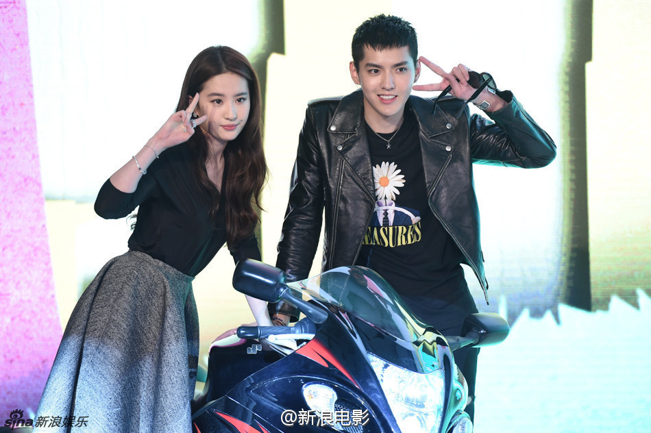 劉亦菲吳亦凡電影科技新品來襲，前沿科技與觸屏生活的完美融合