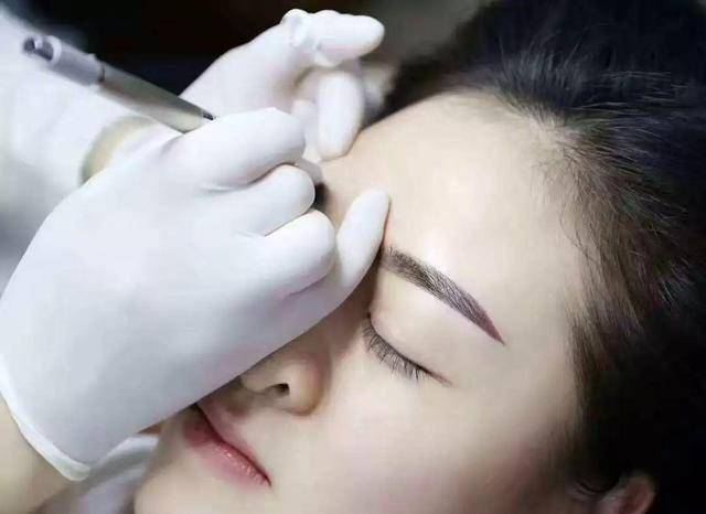 明星紋眉背后的故事與潮流影響