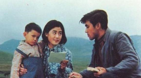 電影泉水叮咚，學(xué)習(xí)成長與自信成就的美妙旋律