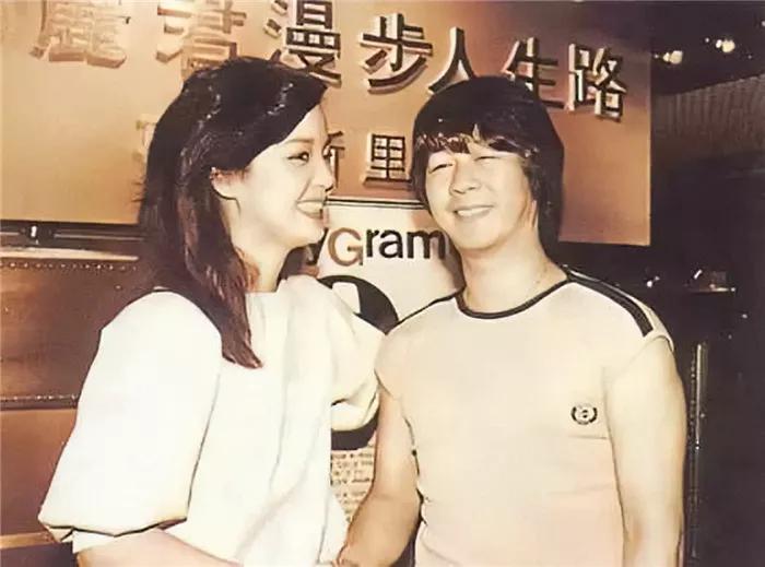 演員音樂視頻的溫馨日常時光