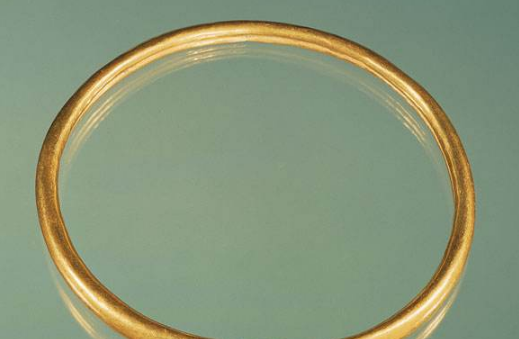 老鳳祥最新款黃金手鐲閃耀時尚風尚新潮流?